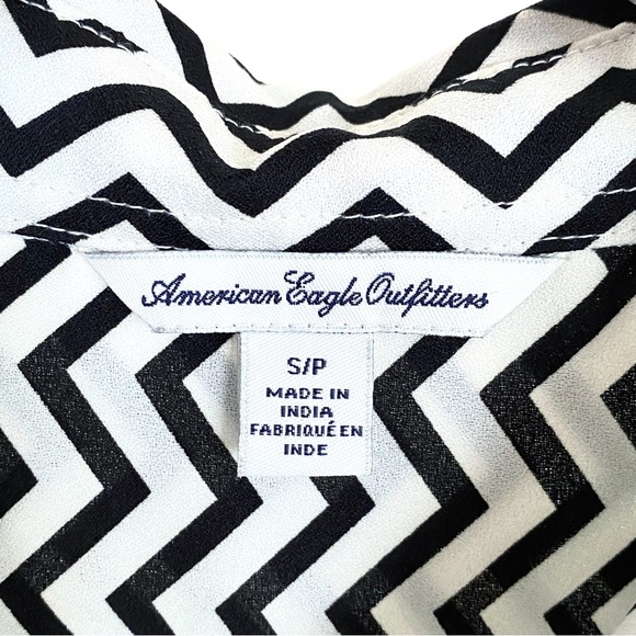 American Eagle White And Black Chevron Print Button Down Shirt Semi-Sheer Dressy - Picture 6 of 15
